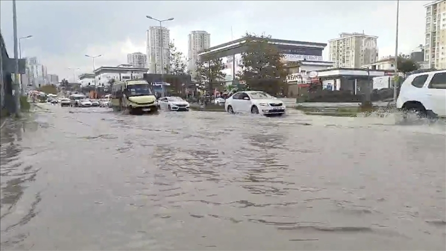 istanbulda-siddetli-yagis-hayati-olumsuz-etkiledi2.jpg