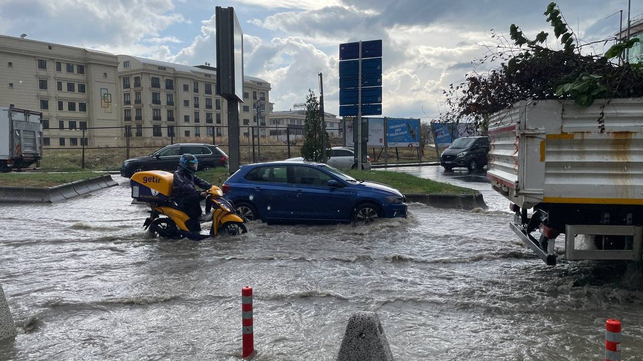 İstanbulda Şiddetli yağışlar ve su baskınları etkili