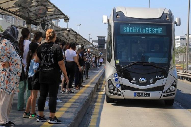 İstanbulda yeni metrobüsler sefere çıkıyor