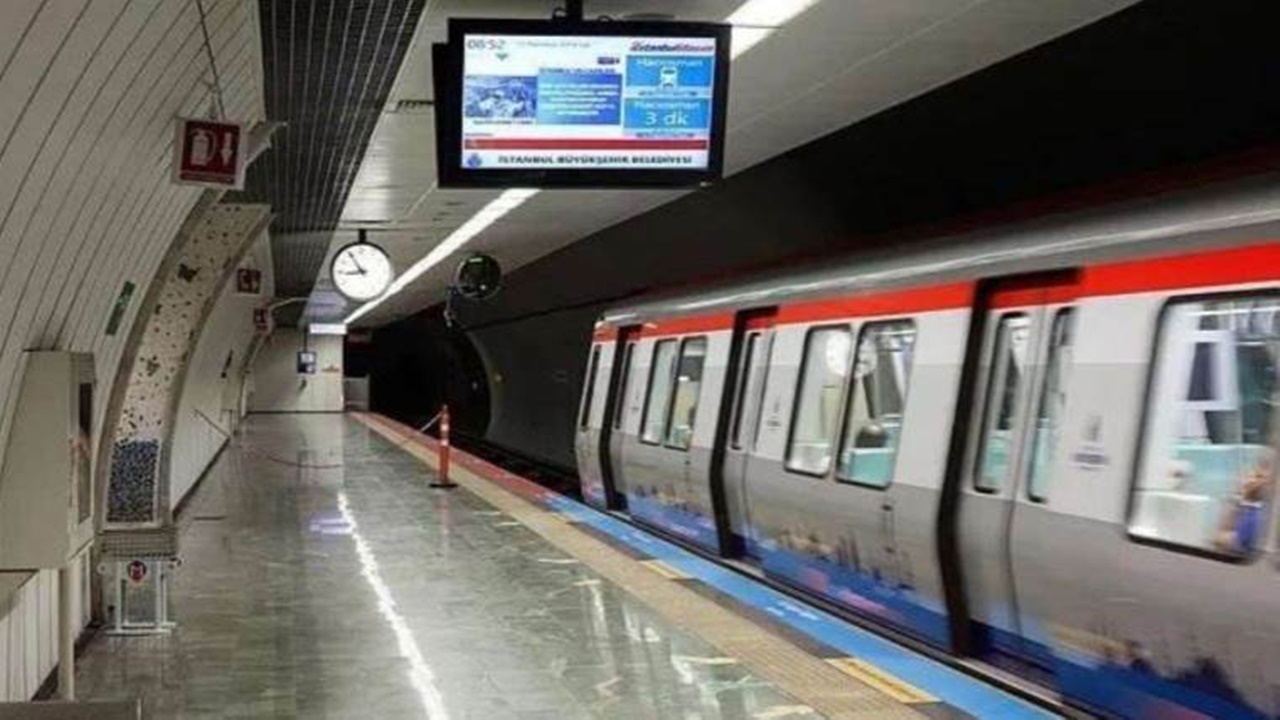 İstanbulda yolcular metroda mahsur kaldı