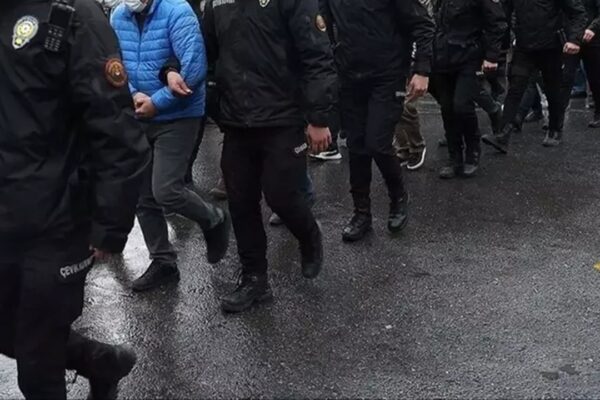 İstanbul’daki Asayiş Uygulamasında Aranan 571 Zanlı Yakalandı