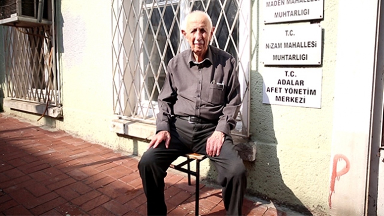 İstanbulun en yaşlı muhtarı görevini bırakıyor