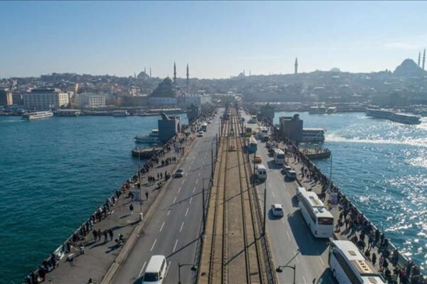 İstanbul’un Tarihi Galata Köprüsü Yenilenerek Yeniden Hizmette!