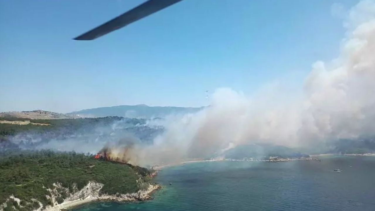 İzmir Aliağada Çıkan Yangın Sonucu Vatandaşlar Bölgeden Tahliye Ediliyor