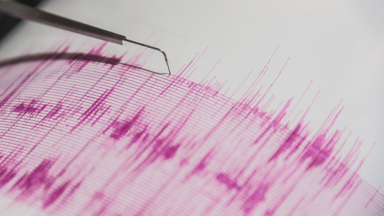 İzmirin buca İlçesinde 37 büyüklüğünde deprem yaşandı
