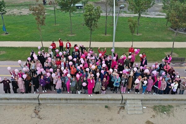 İzmit’te Meme Kanseri Farkındalık Yürüyüşü Gerçekleştirildi