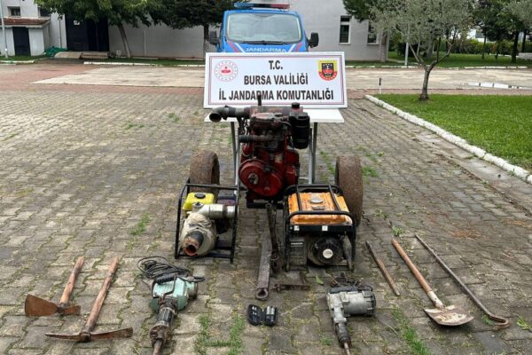 İznik’te İzinsiz Kazı Yapan 5 Kişi Tutuklandı