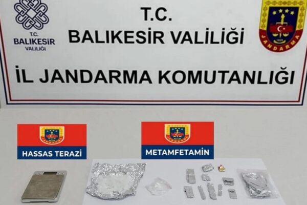 Jandarma 2 Şüpheliyi Uyuşturucudan Gözaltına Aldı