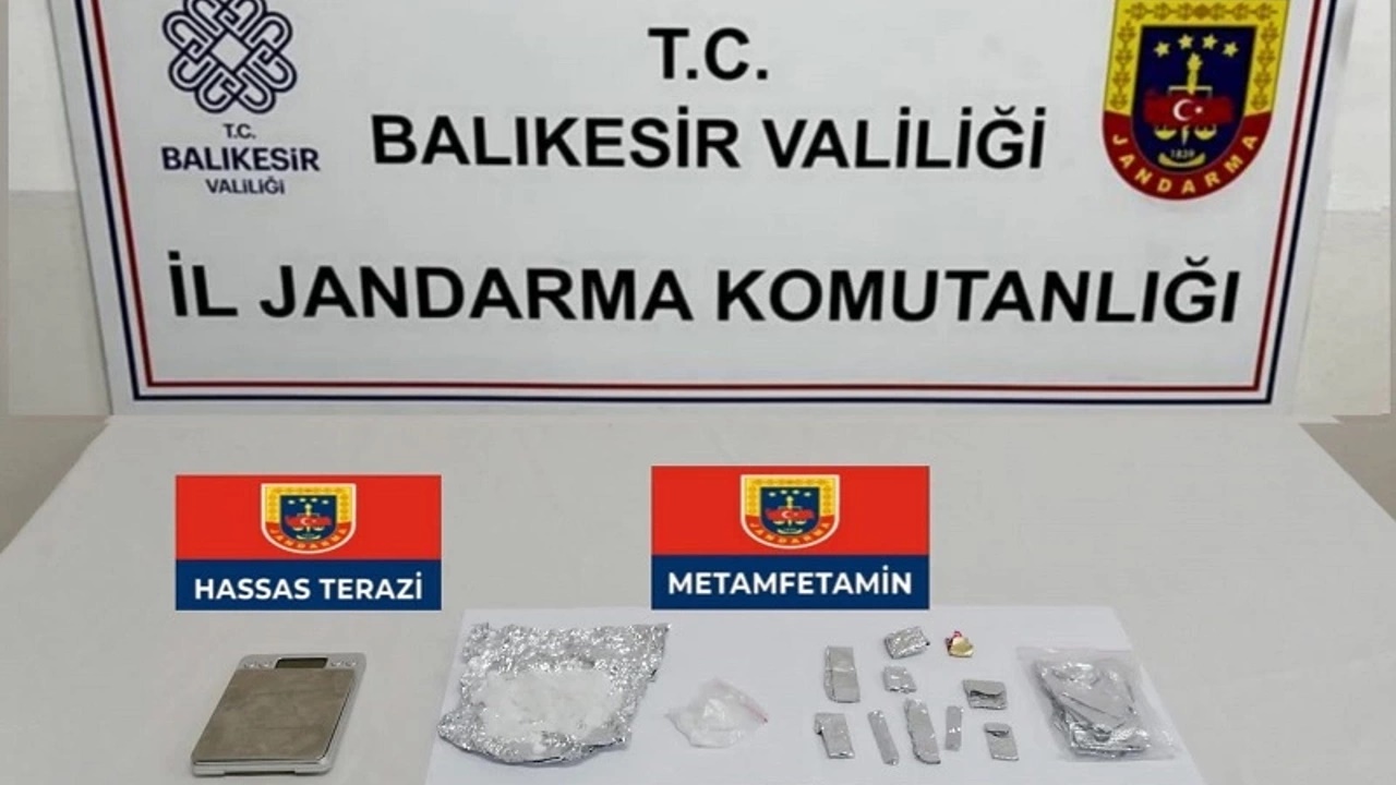 jandarma 2 Şüpheliyi uyuşturucudan gözaltına aldı