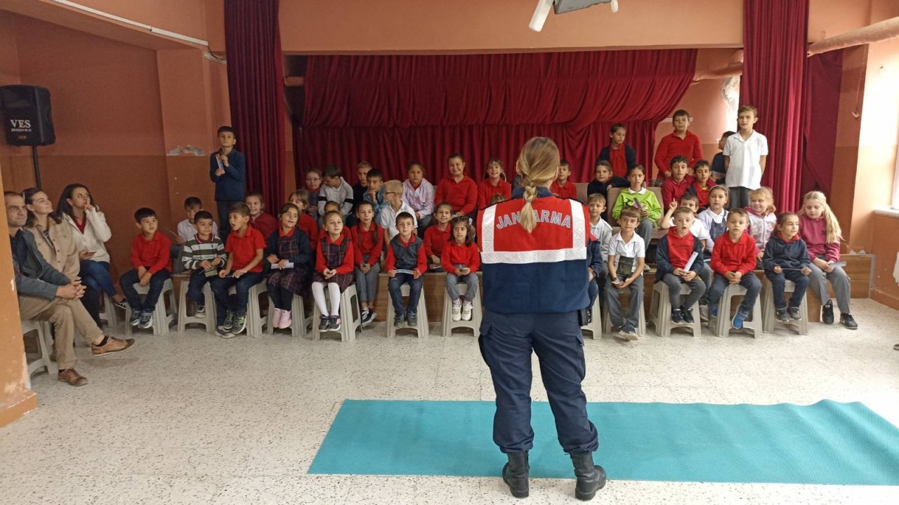 jandarma edirne köy okullarında trafik kurallarını anlattı