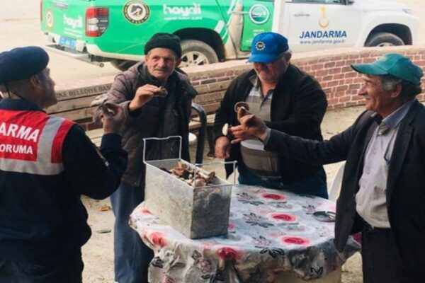 Jandarma Edirne’de Mantar Zehirlenmelerine Karşı Bilgilendirme Yaptı