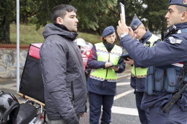 Jandarma Ekipleri Motosiklet Sürücülerini Denetledi