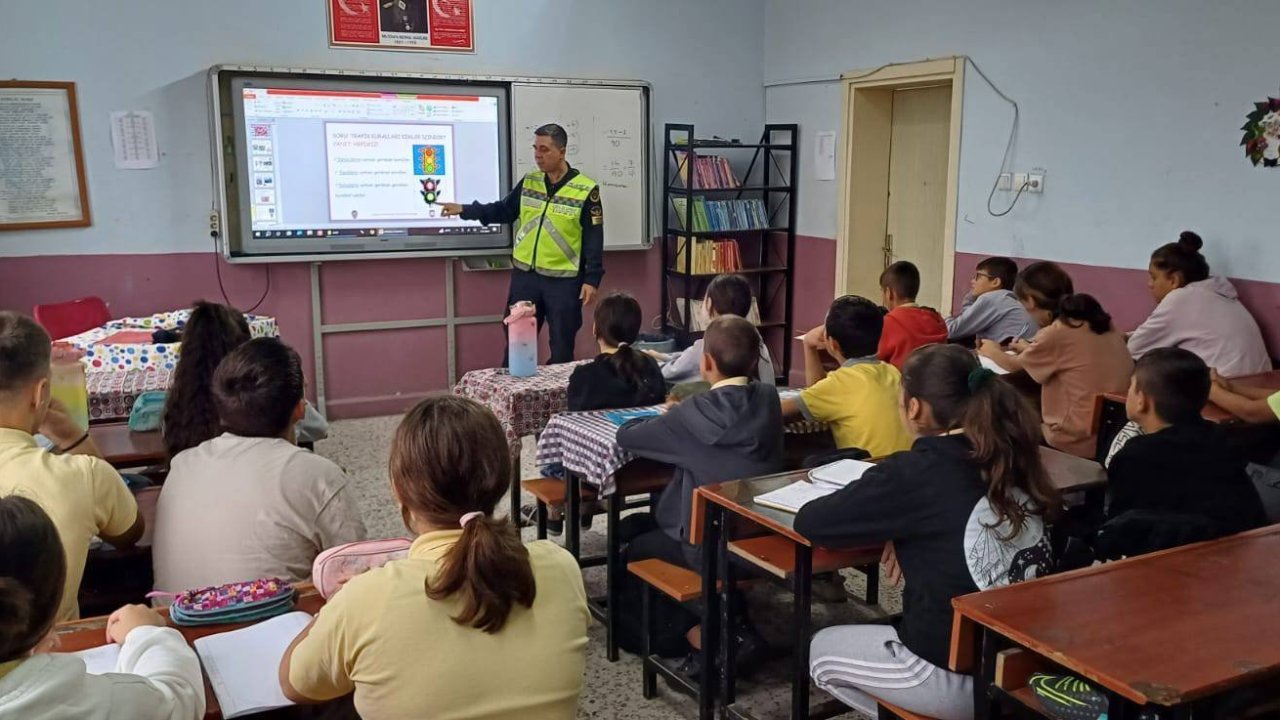 jandarma ekipleri Öğrencilere trafik eğitimi verdi
