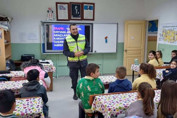 Jandarma Ekiplerinden Öğrencilere Trafik Eğitimi
