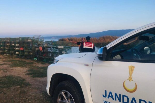 Jandarma Gala Gölü’nde Mavi Yengeç Avcılarını Denetledi