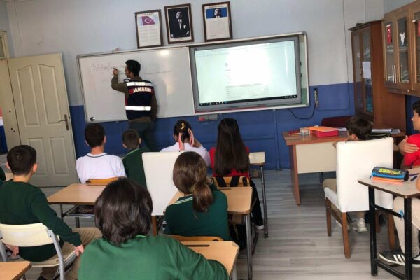 Jandarma Siber Suçlarla Mücadele Eğitimleri Veriyor
