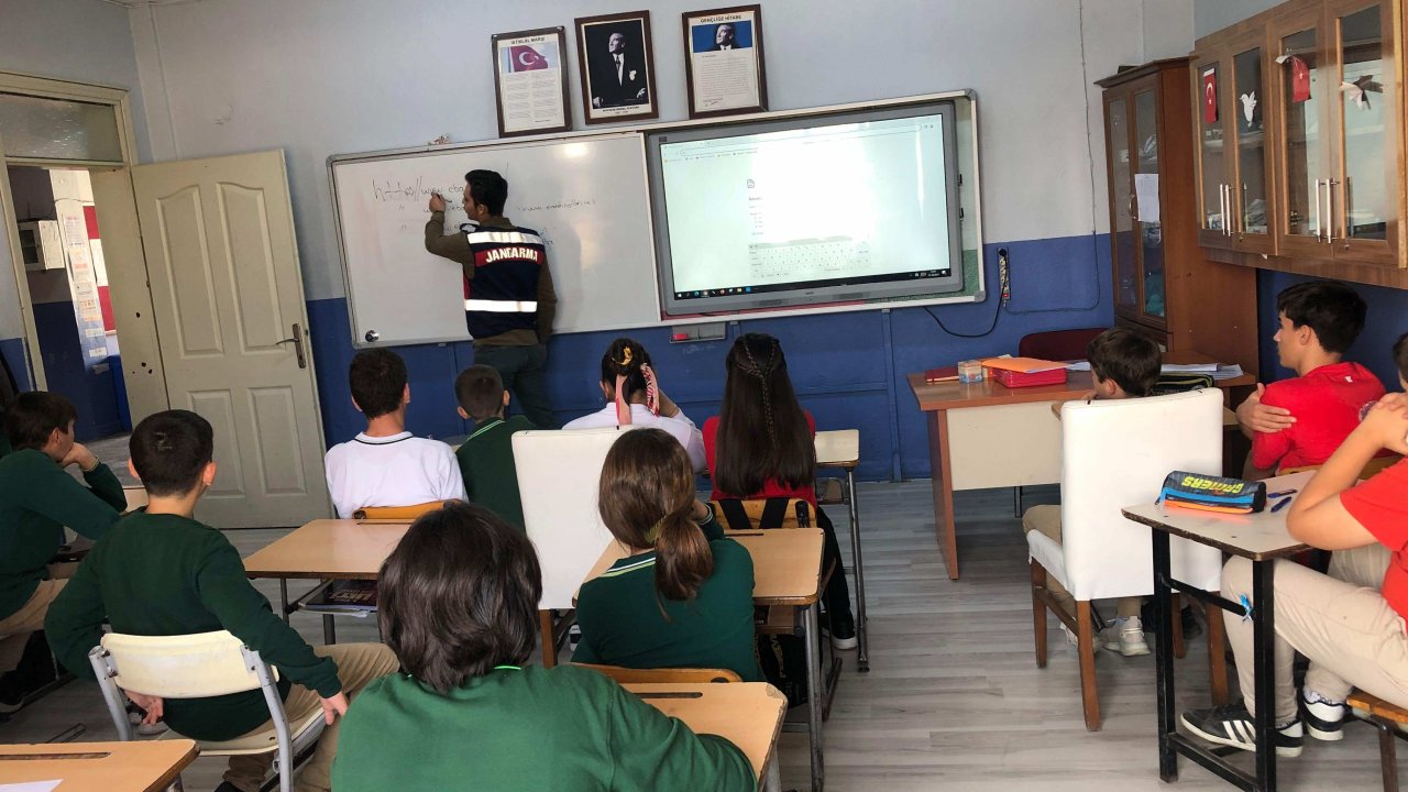 jandarma siber suçlarla mücadele eğitimleri veriyor