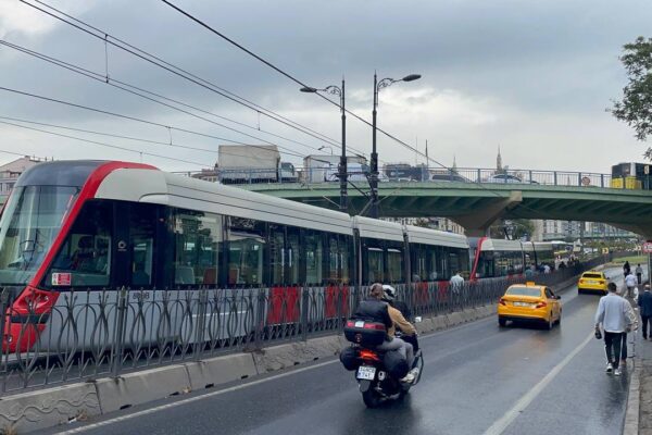 Kabataş-Bağcılar Tramvay Hattı Yolcu Yoğunluğu Yaşıyor