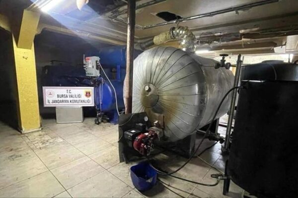 Kaçak Akaryakıt Üretilen Tesise Düzenlenen Operasyonda 4 Kişi Yakalandı