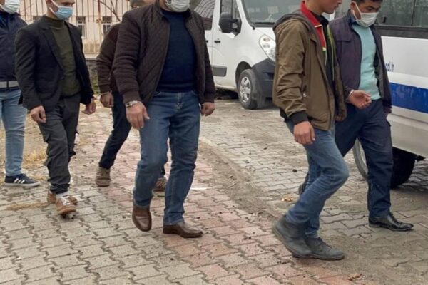 Kaçak Göçmen Operasyonu: 47 Göçmen Yakalandı