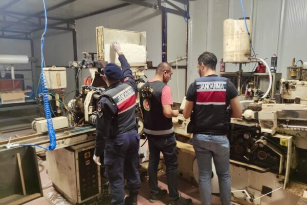 Kaçak Sigara Üretim Hattı Kuran Fabrikaya Baskın