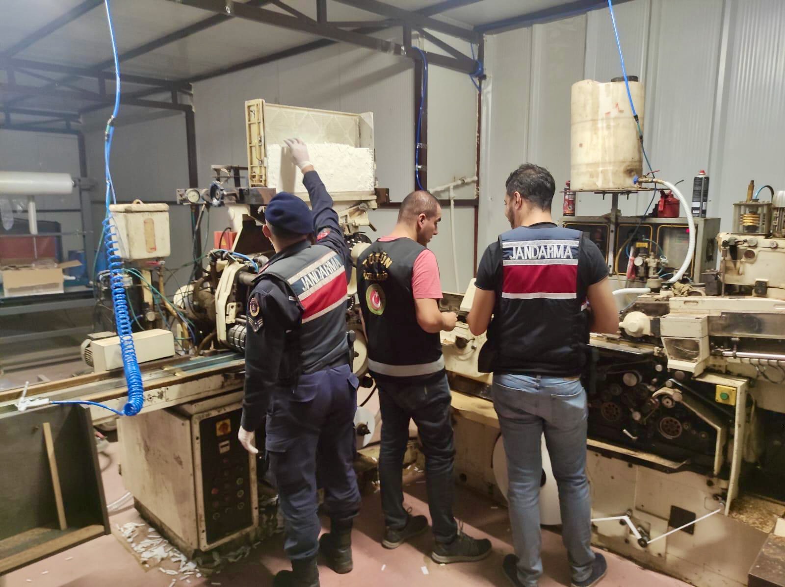 kaçak sigara Üretim hattı kuran fabrikaya baskın