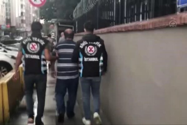 Kadıköy’de Araç Sahiplerinden Ücret Talep Eden Kişi Gözaltına Alındı