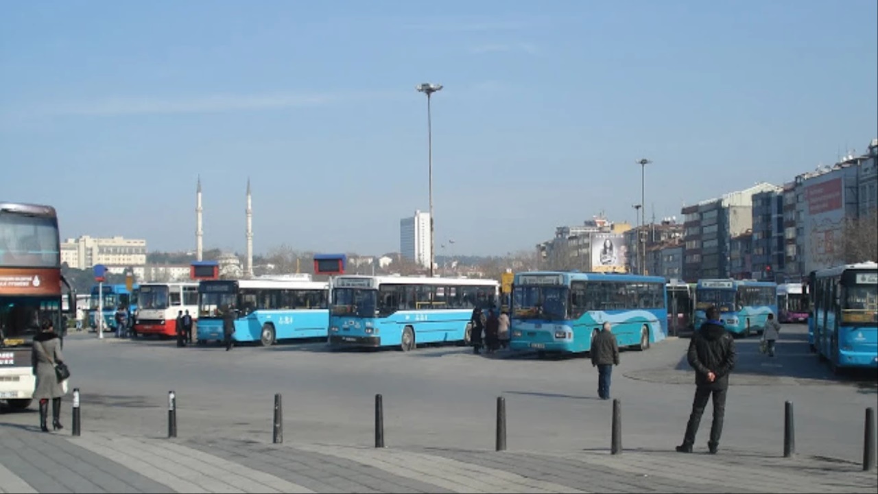 kadıköyde İett Özel halk otobüsünde klima yangını