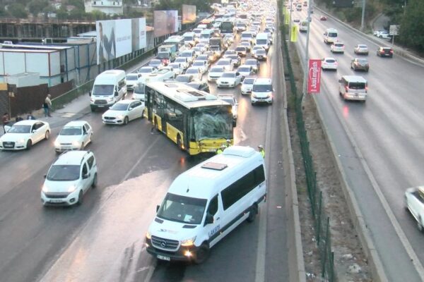 Kadıköy’de Zincirleme Trafik Kazası Trafiği Felç Etti