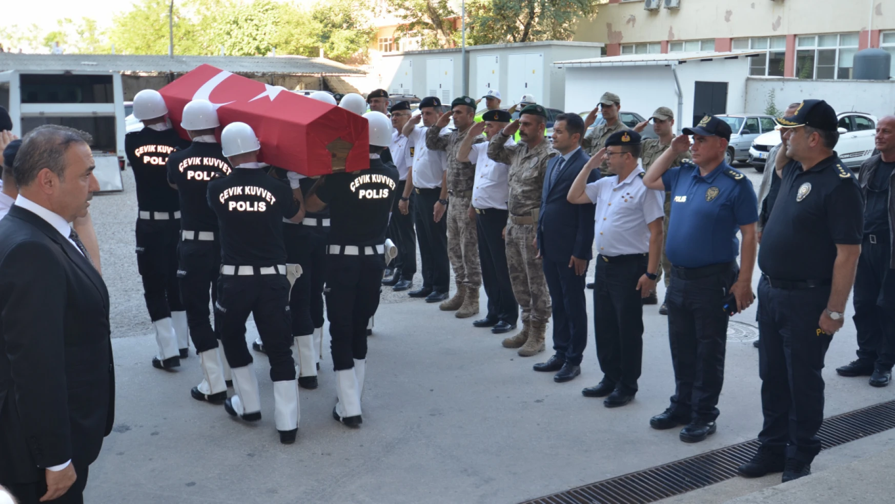 kadın polis memuru son yolculuğuna uğurlandı