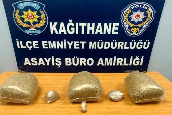 Kağıthane’de Taksiden 3 Kilo 268 Gram Uyuşturucu Çıktı
