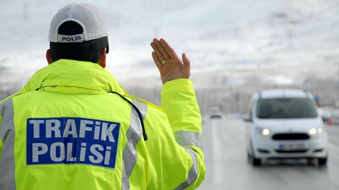 kağıthanede trafiği tehlikeye düşüren sürücüye para cezası