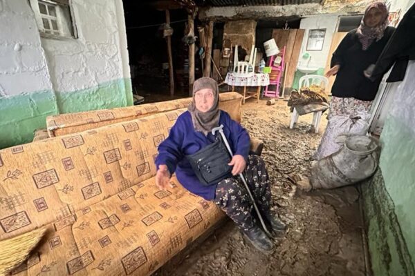 Kalabaklı Köyünde Derenin Taşması Sonucu Evleri Su Bastı