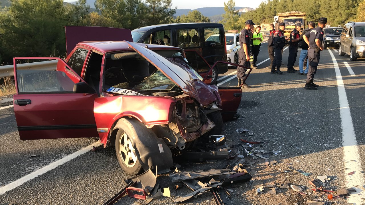 kamyon İle otomobilin Çarpıştığı kazada 1 kişi Öldü