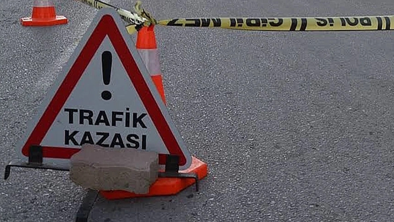 kamyonet İle otomobil Çarpıştı 3 yaralı