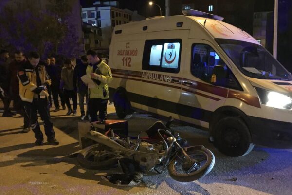 Kamyonetle Çarpışan Motosikletin Sürücüsü Yaralandı