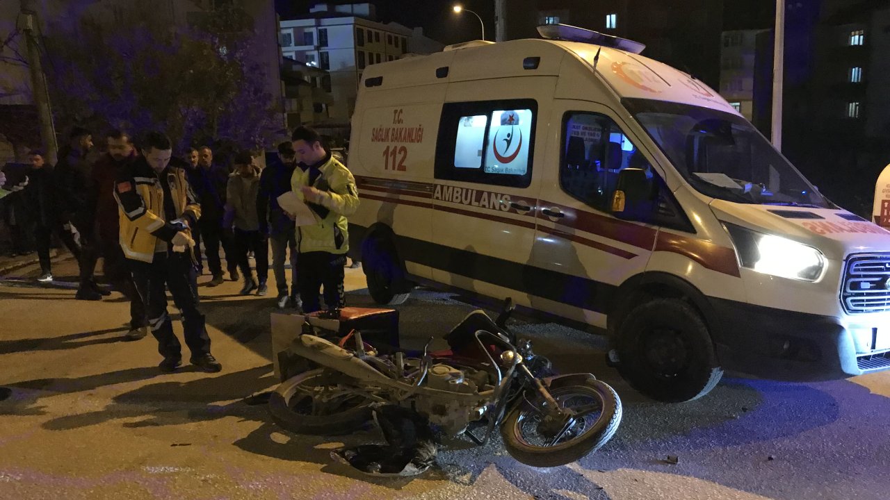 kamyonetle Çarpışan motosikletin sürücüsü yaralandı