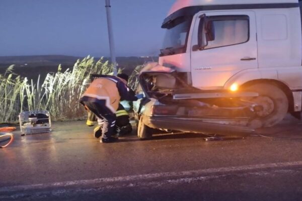 Kamyonla Çarpışan Otomobil Sürücüsü Hayatını Kaybetti