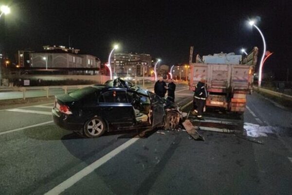 Kamyonla Çarpışan Otomobilin Sürücüsü Öldü