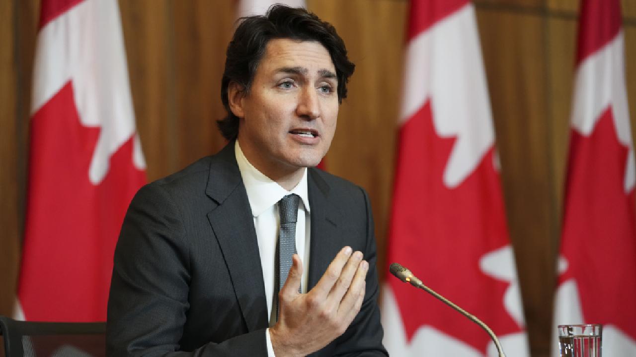 kanada başbakanı justin trudeau camiden kovuldu