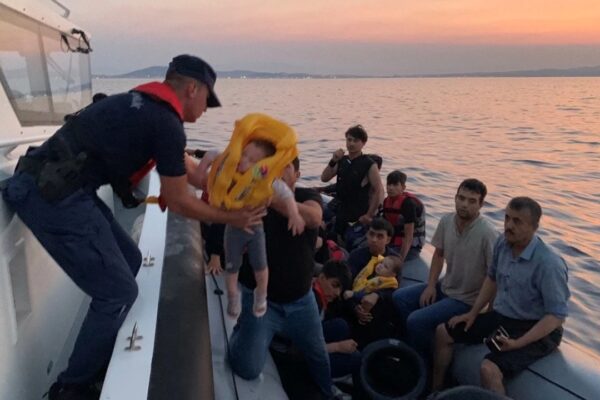 Kanunsuz Yolları Deniyorlar: 38 Düzensiz Göçmen Yakalandı