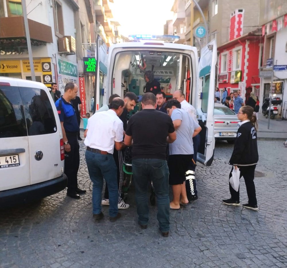 Karamürsel'de Hafif Ticari Araç Yayaya Çarptı