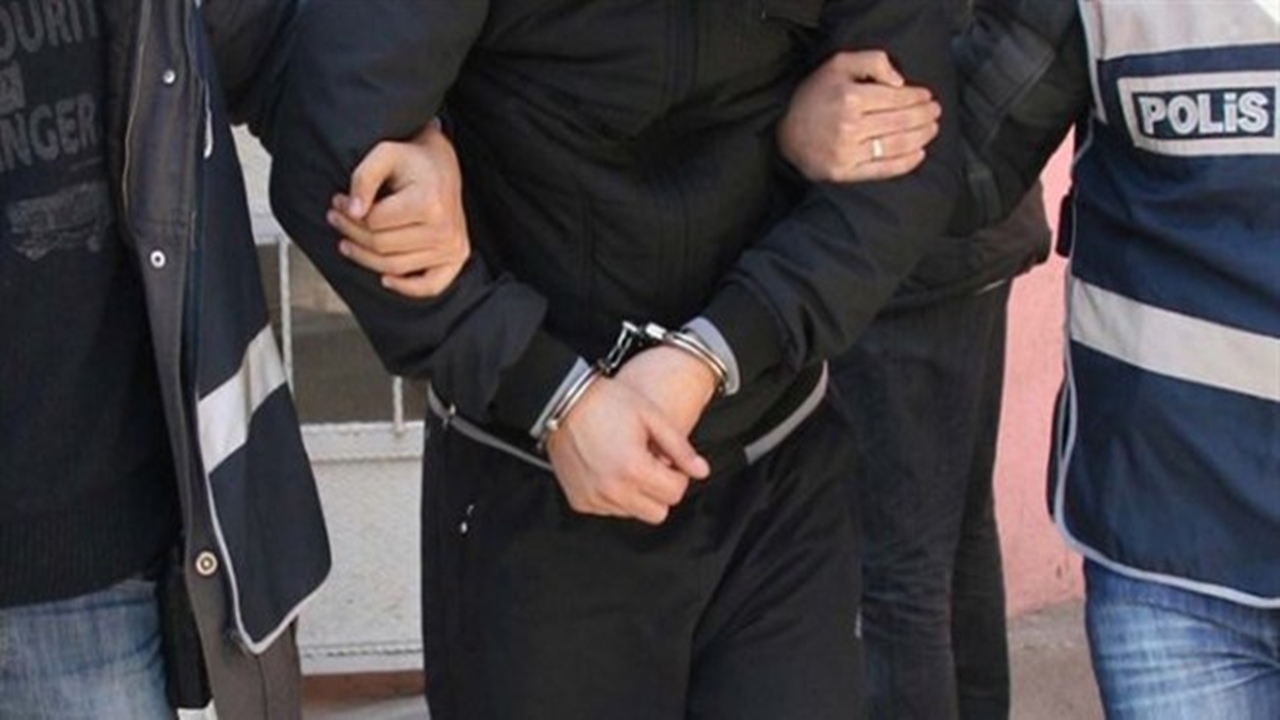 kargo aracılığıyla kaçak nargile tütünü satan kişi yakalandı