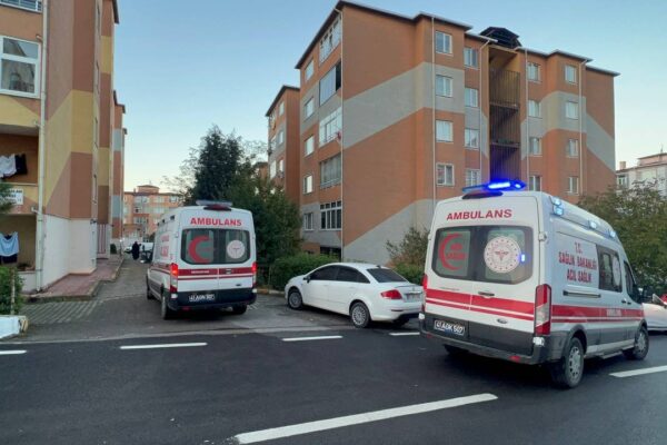 Karısını Öldürüp Oğlunu Yaralayan Şüpheli İntihar Etti