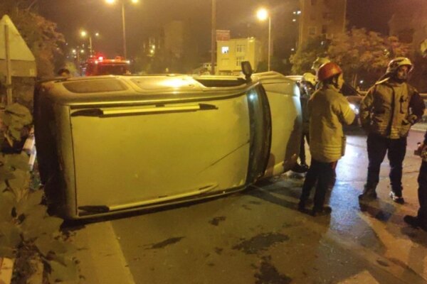 Kartal’da Devrilen Otomobilin Sürücüsü Yaralandı
