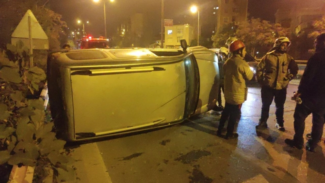 kartalda devrilen otomobilin sürücüsü yaralandı