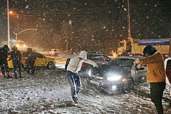Kartepe’ye Yılın İlk Karı Yağdı