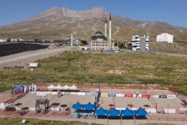 Kayseri Erciyes’te plaj voleyboluna geri sayım
