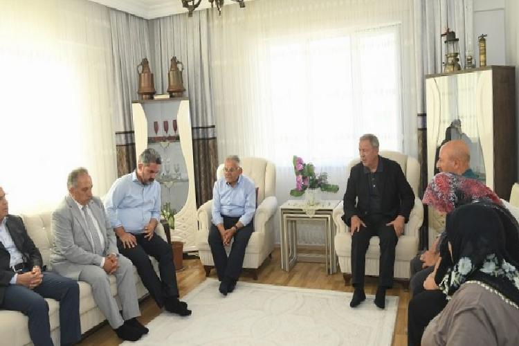 kayseri protokolünden şehit ailesine ziyaret