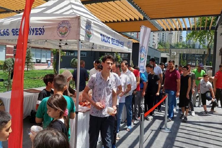 kayseri talastan aşure ikramı